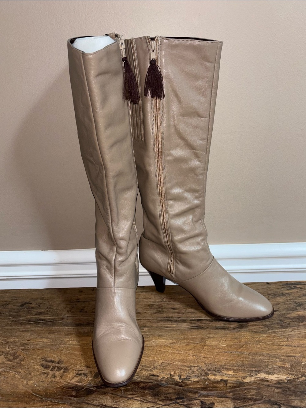 Vintage Leather Knee High Taupe 70s Cobbies Boots size 7.5 Taupe Tassels